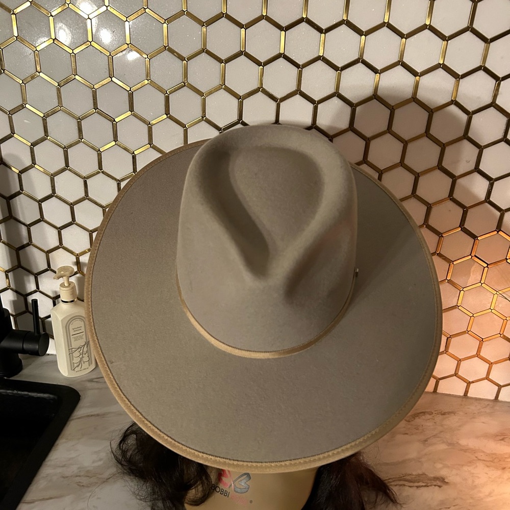 Stylish Wool Hat - Picture 2 of 7